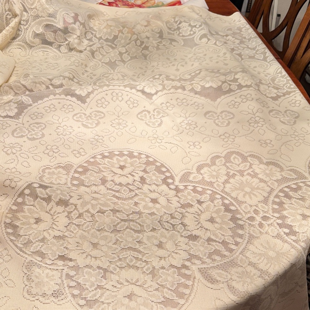9’x6’ Cream Floral Lace Tablecloth